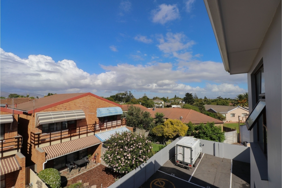 1 Bedroom Property for Sale in Table View Western Cape